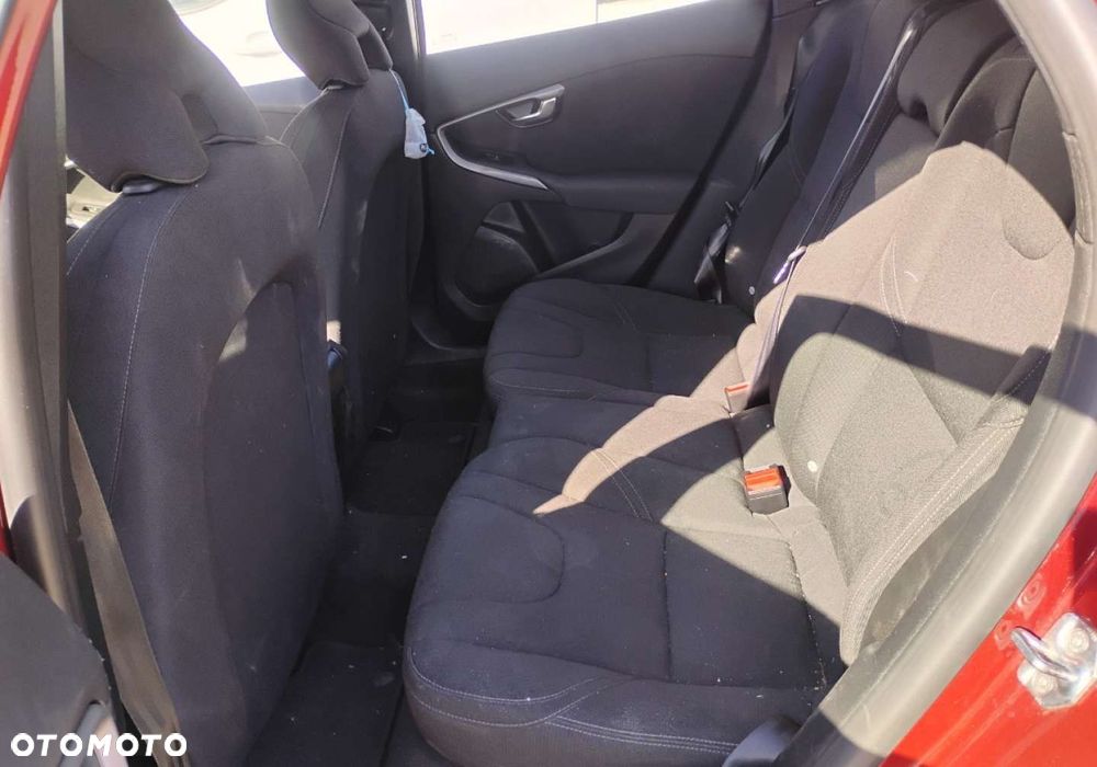 Volvo V40 Cross Country - 10