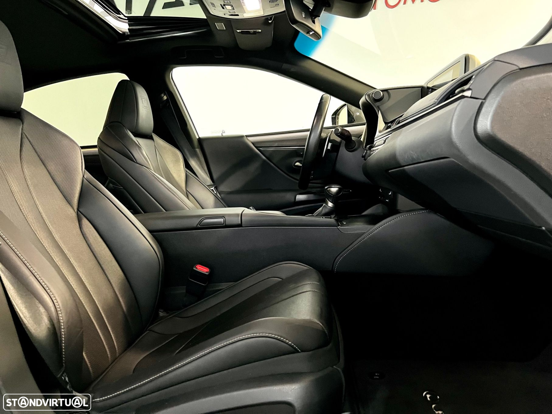Lexus es-300h F Sport+ - 32