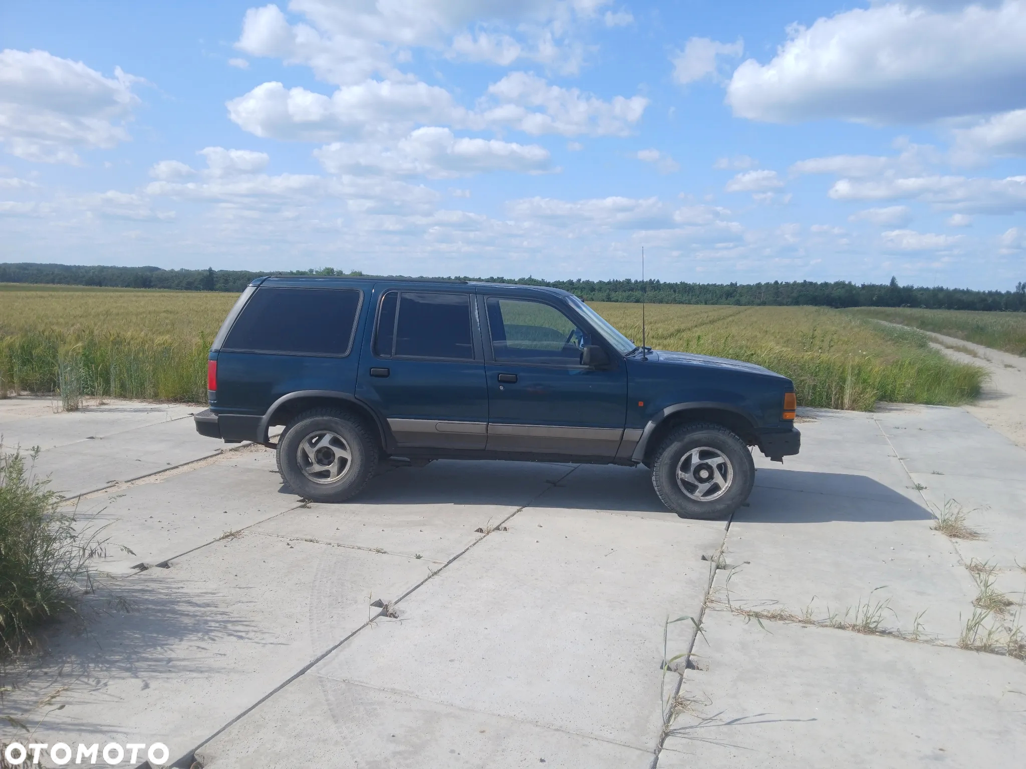 Ford Explorer Standard - 5
