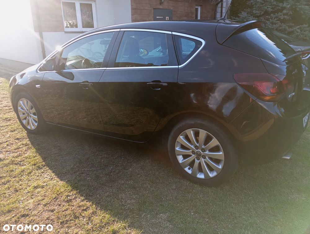 Opel Astra 1.4 T Cosmo - 4