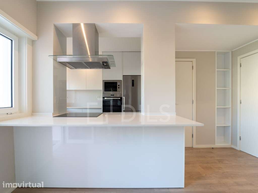 Apartamento T2 Renovado com Garagem junto à Boavista - Grande imagem: 4/25