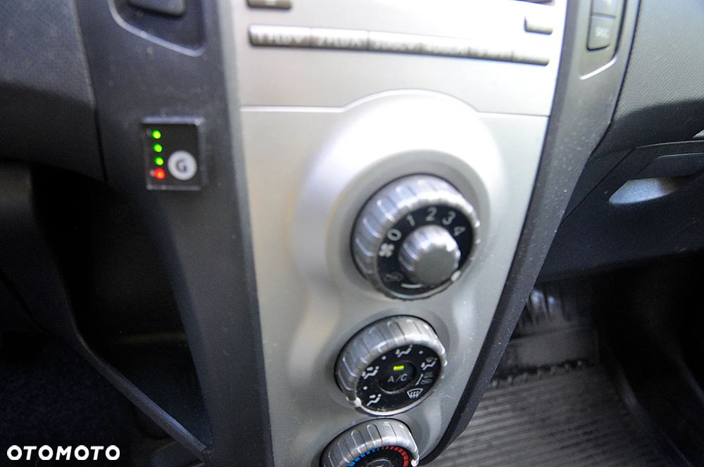 Toyota Yaris 1.3 Prestige - 10