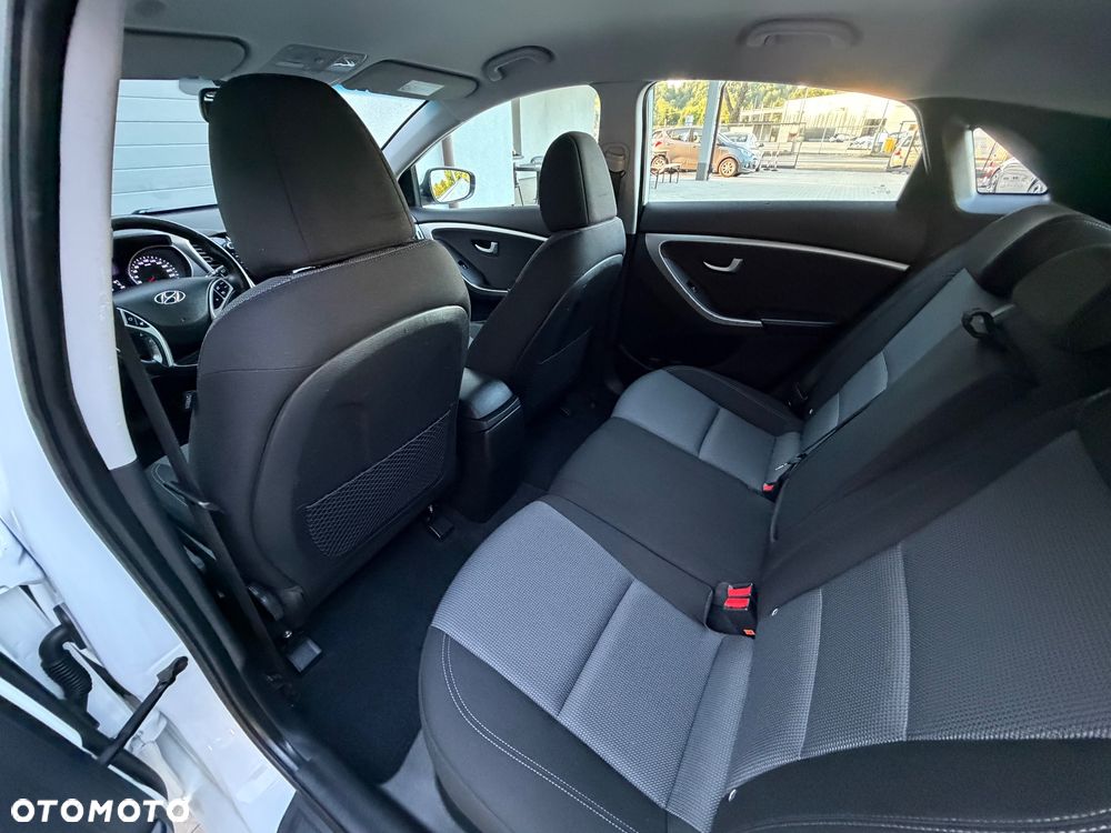 Hyundai i30 1.4 Premiere Comfort - 13