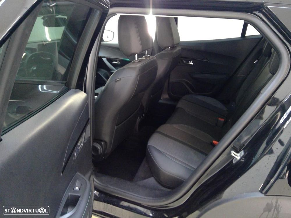 Peugeot e-2008 Allure - 8