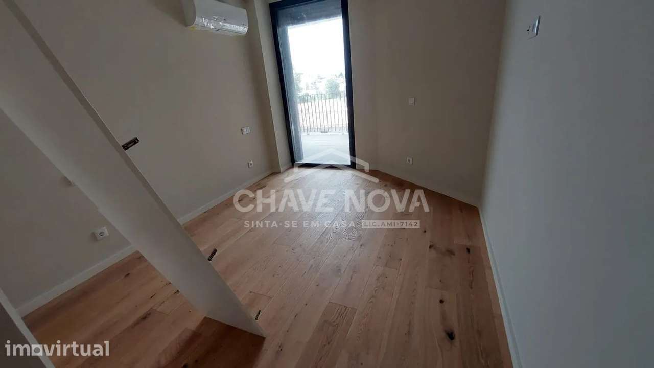 T2 Novo c/ Lugar de Garagem em Santa Marinha (Coimbrões) - Grande imagem: 5/17