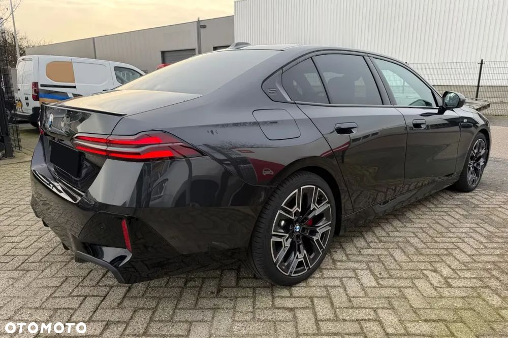 BMW Seria 5 520d xDrive mHEV M Sport - 10