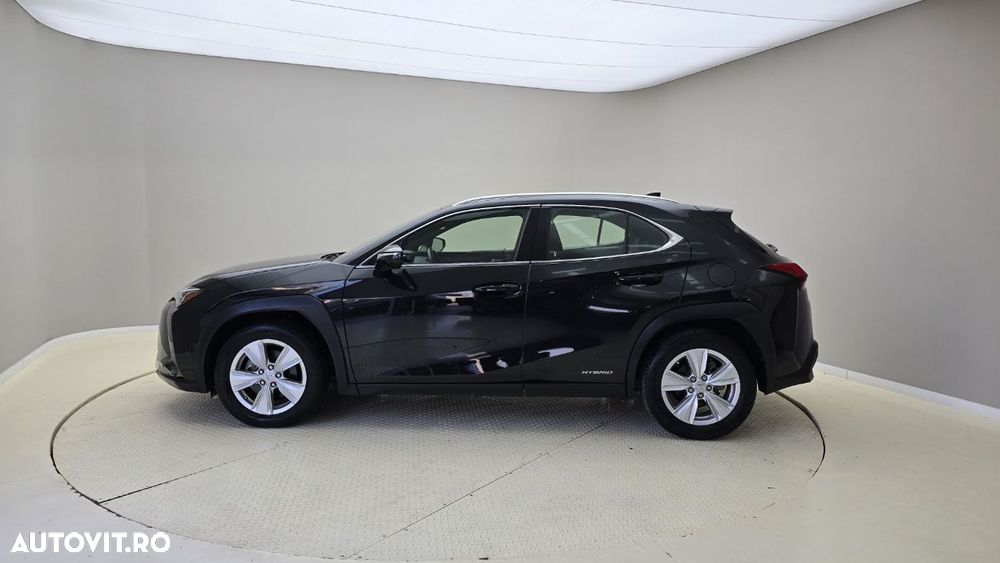 Lexus UX - 10