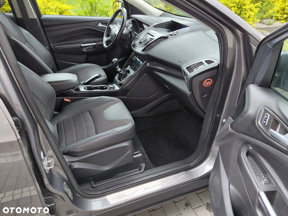 Ford Kuga 1.6 EcoBoost 2x4 Titanium - 24