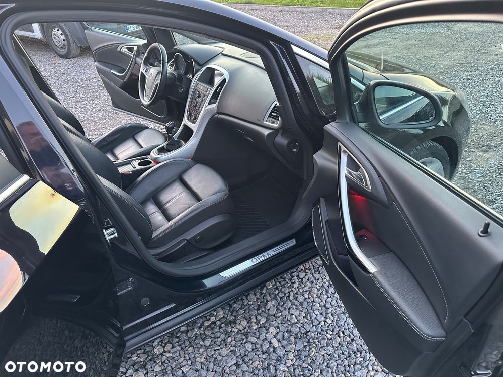 Opel Astra 1.6 T Cosmo - 22