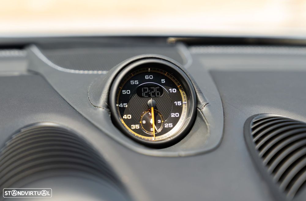 Porsche 718 Spyder RS - 16