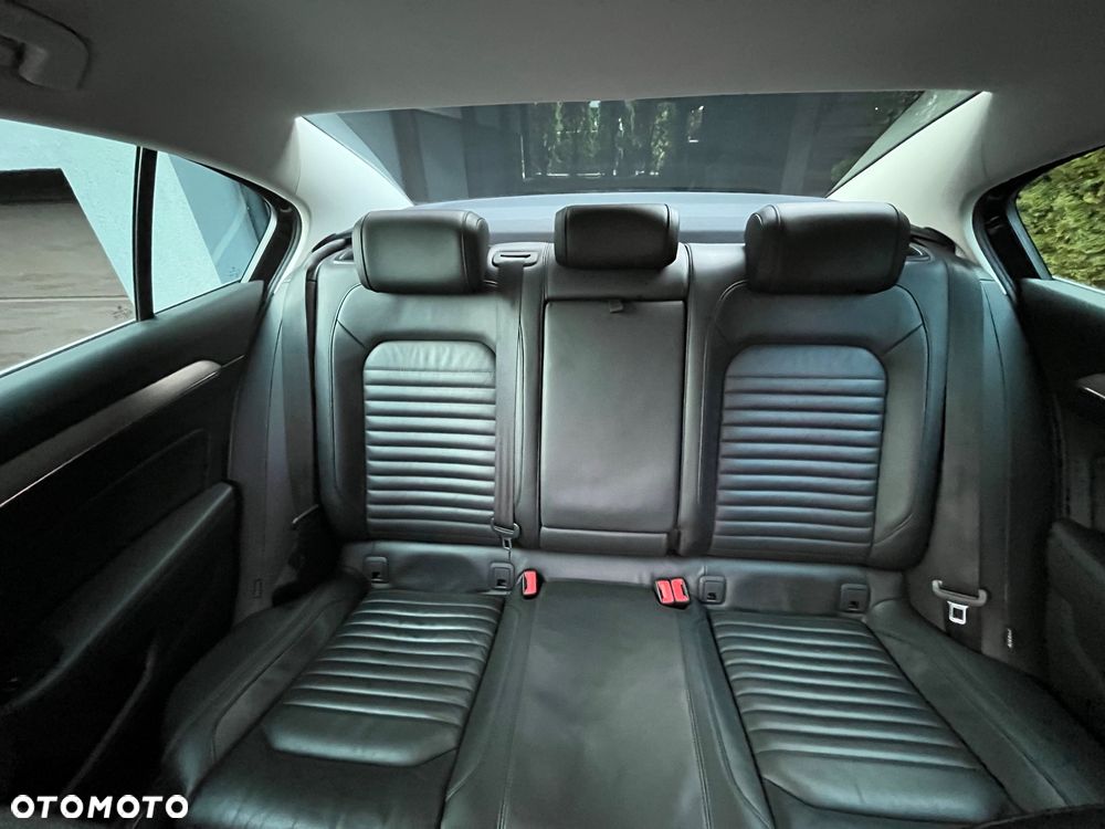 Volkswagen Passat - 11