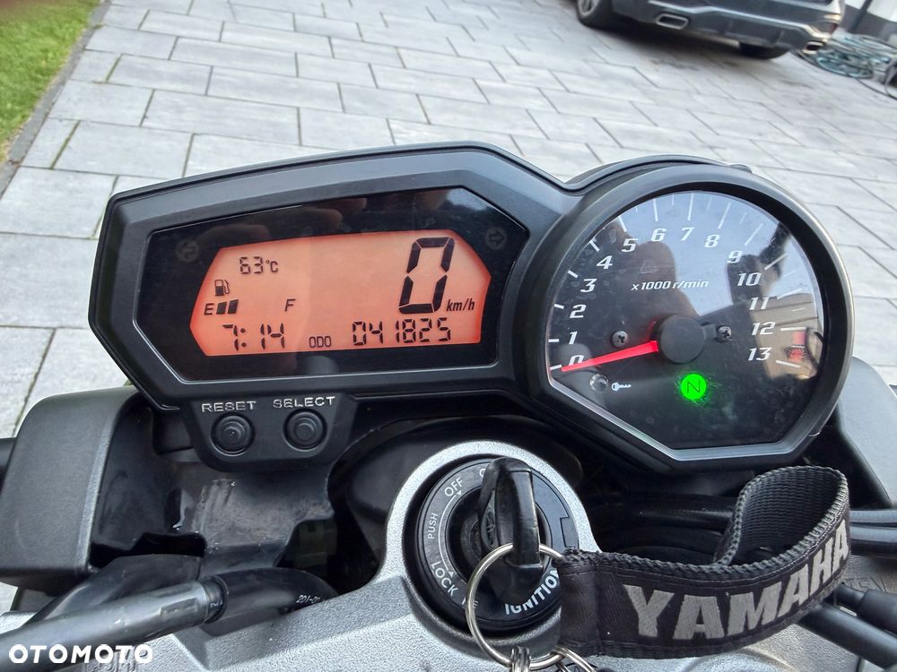 Yamaha FZ - 12