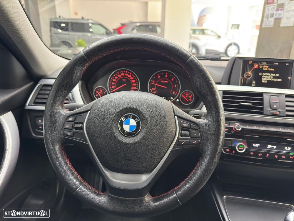 BMW 318 d Line Sport Auto - 32