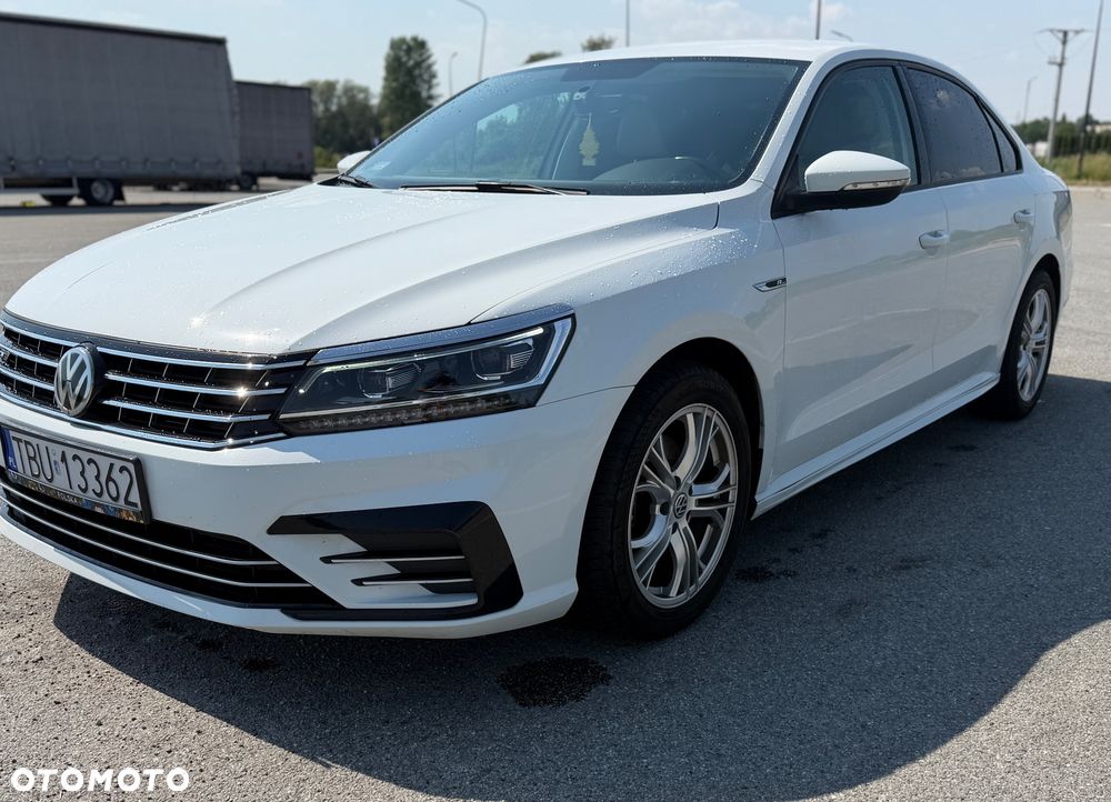 Volkswagen Passat - 1