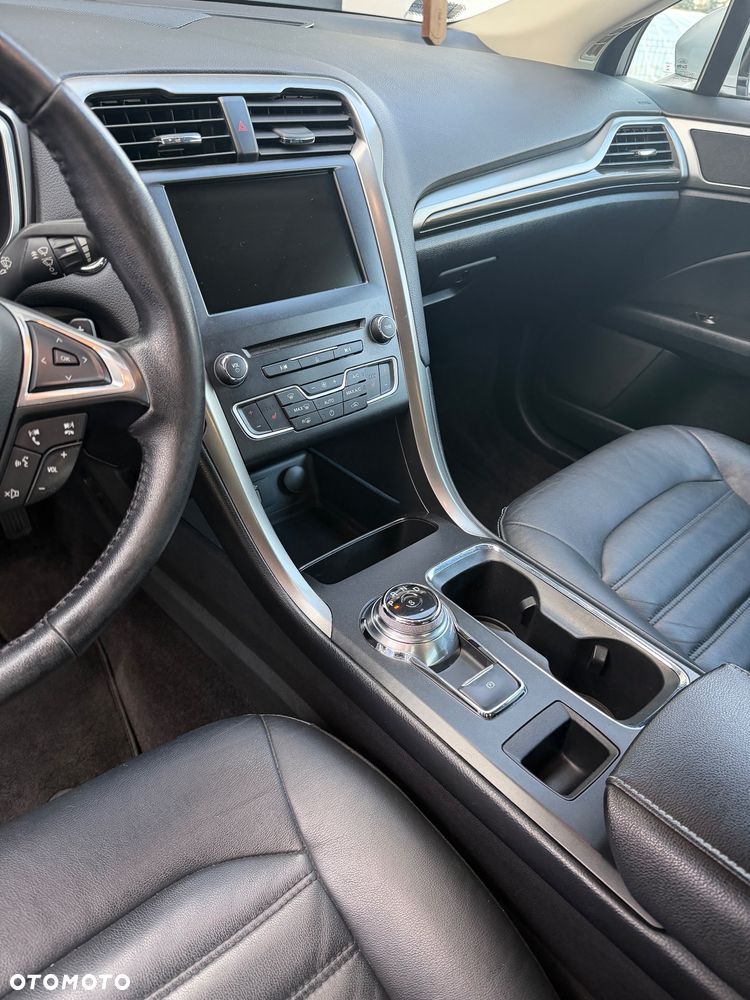 Ford Fusion - 7
