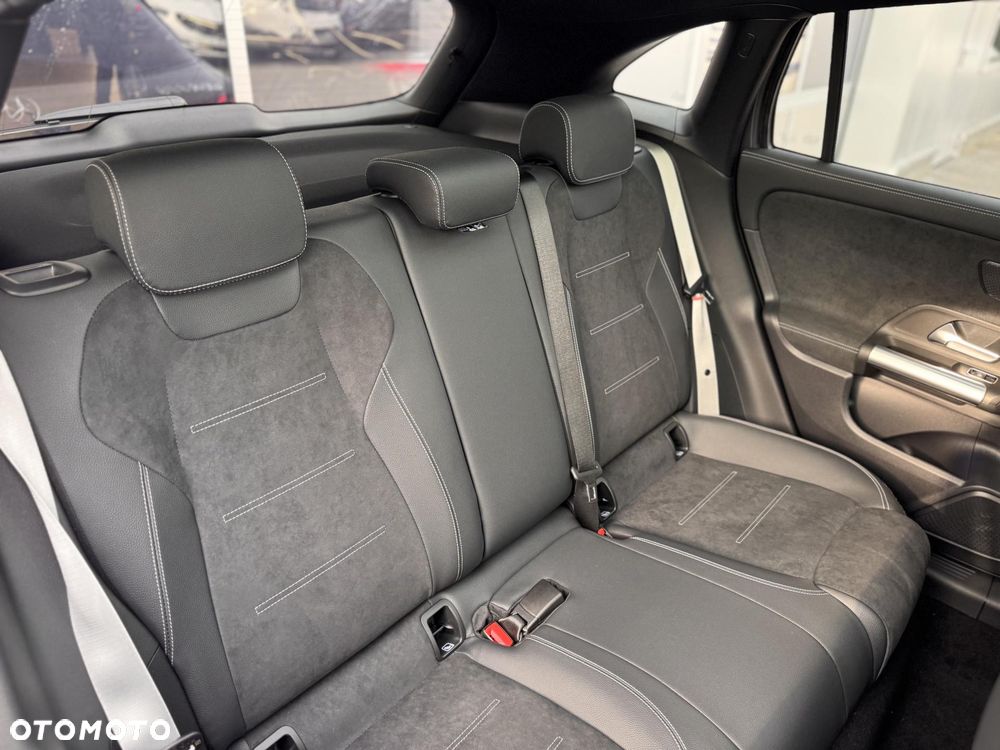 Mercedes-Benz GLA 220 mHEV 4-Matic AMG Line 8G-DCT - 13