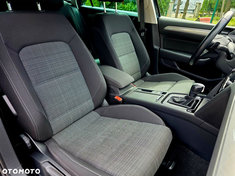 Volkswagen Passat Variant 2.0 TDI EVO Elegance DSG - 32