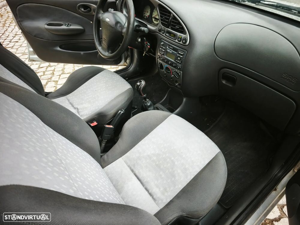 Ford Fiesta 1.8 TDdi Techno - 9