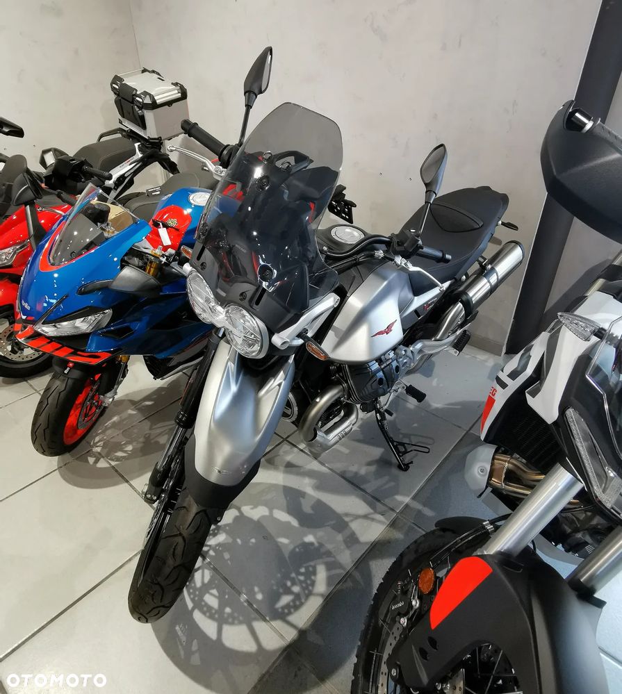 Moto Guzzi V85 - 25