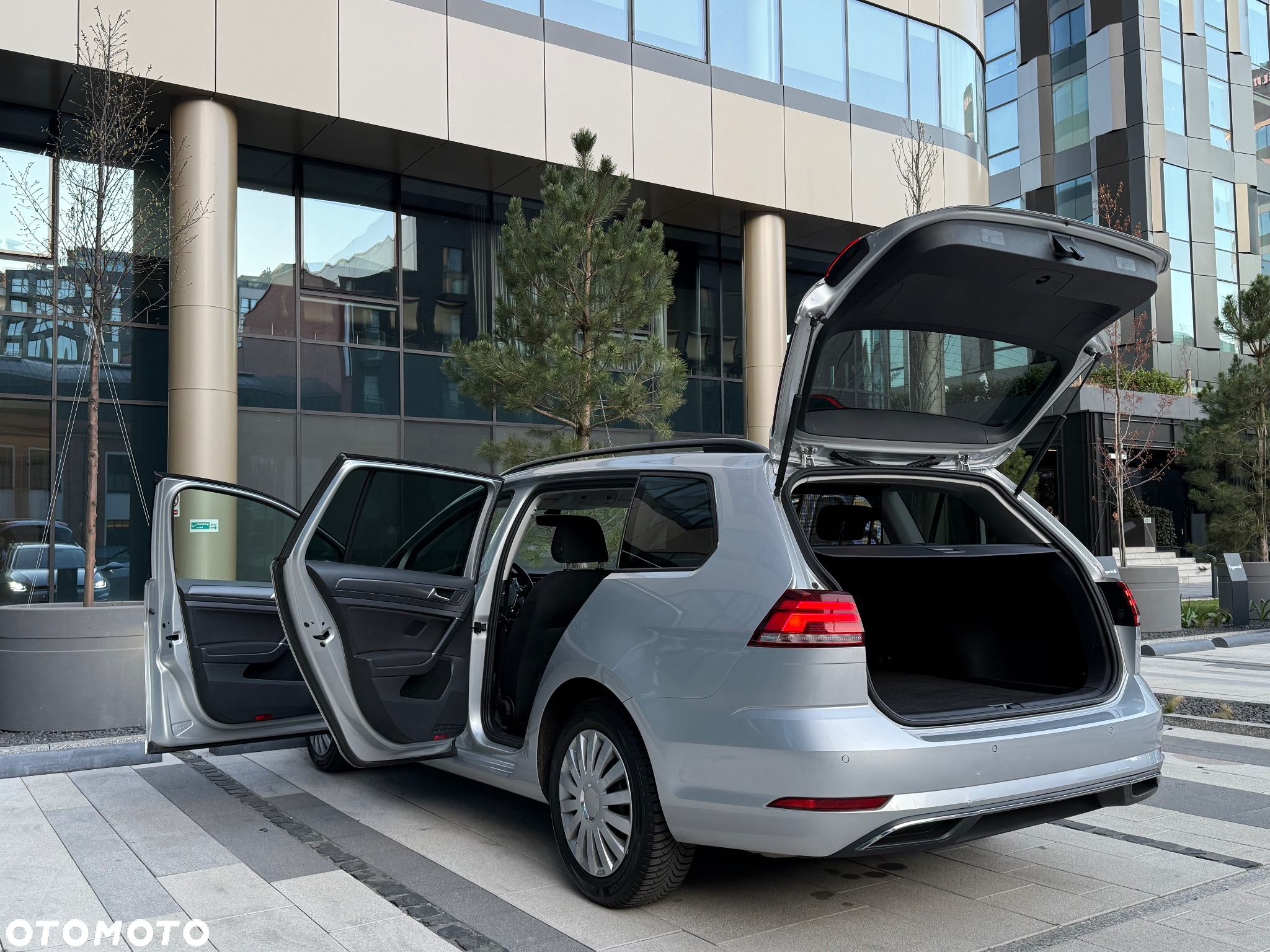 Volkswagen Golf 2.0 TDI BlueMotion Technology DSG Comfortline - 5