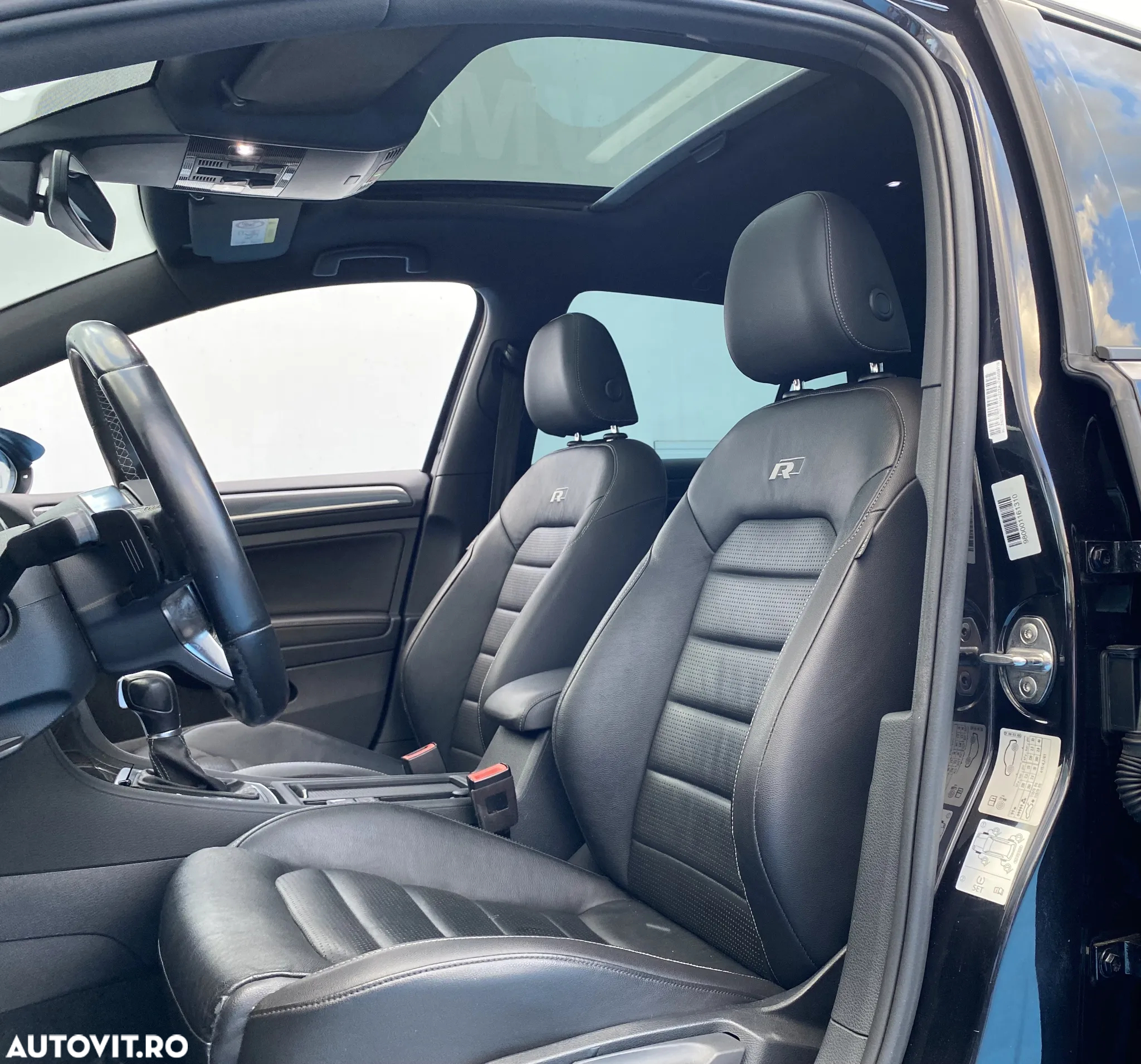 Volkswagen Golf 1.5 eTSI OPF DSG R-Line - 9