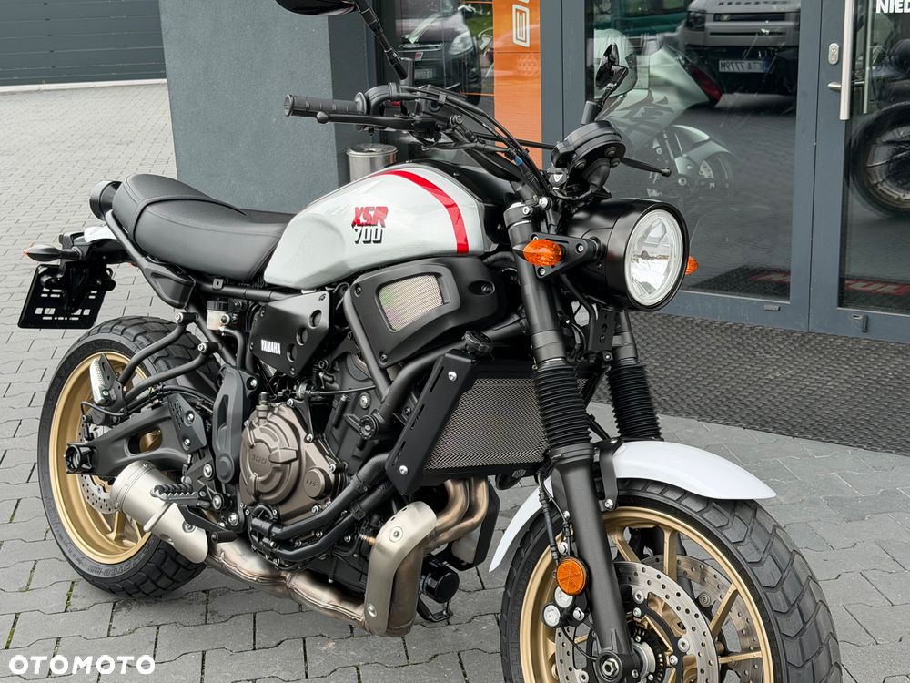Yamaha XSR - 24