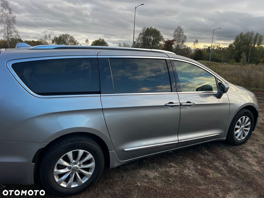 Chrysler Pacifica - 6