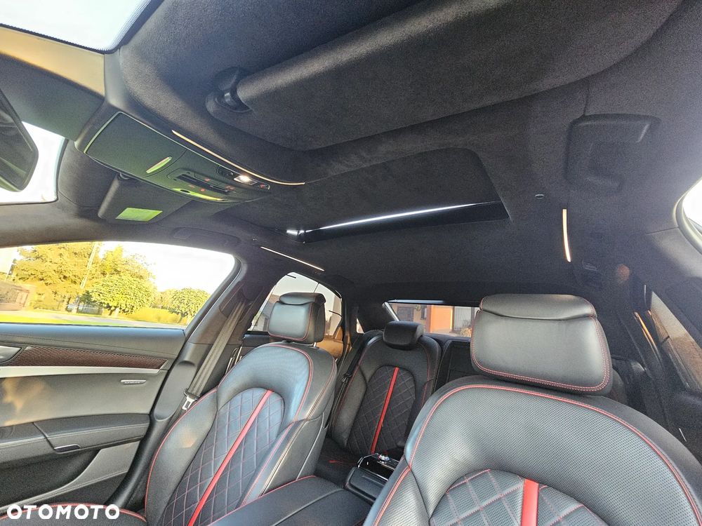 Audi S8 - 25