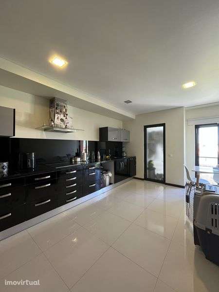 Apartamento T2 | Almeirim | Condominio Privado (Piscina e Garagem) - Grande imagem: 4/12