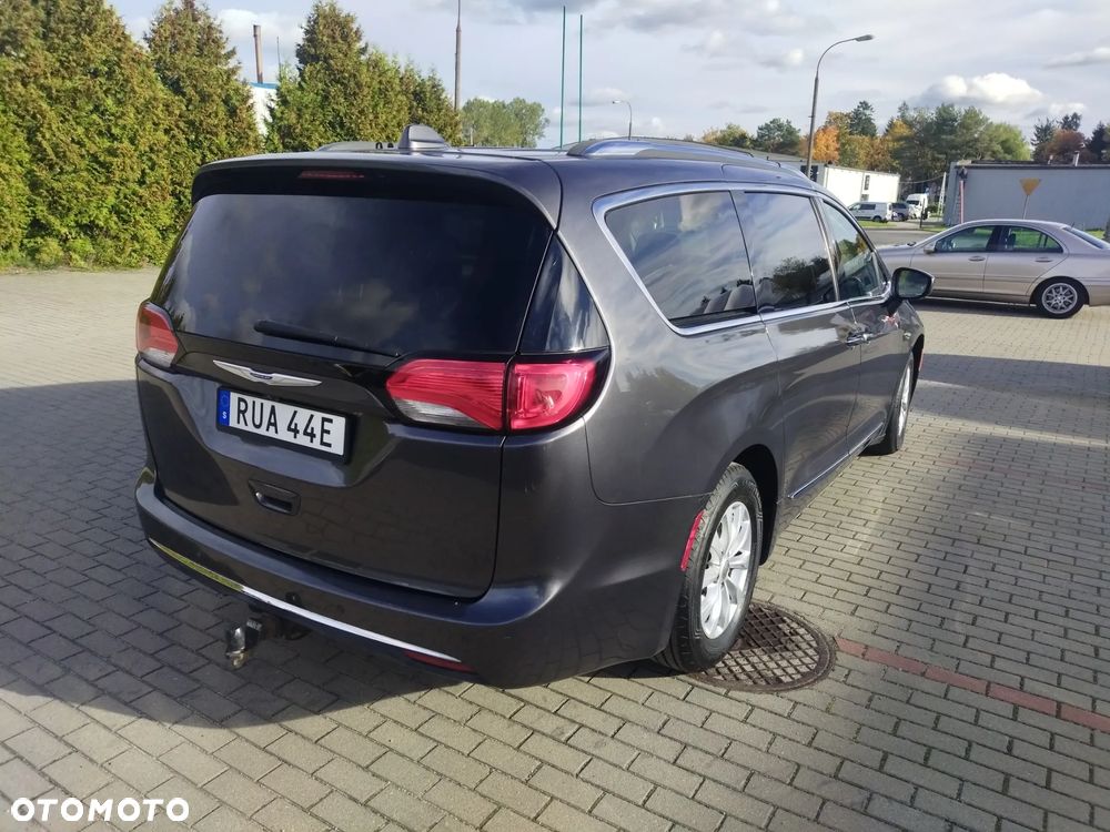 Chrysler Pacifica - 4
