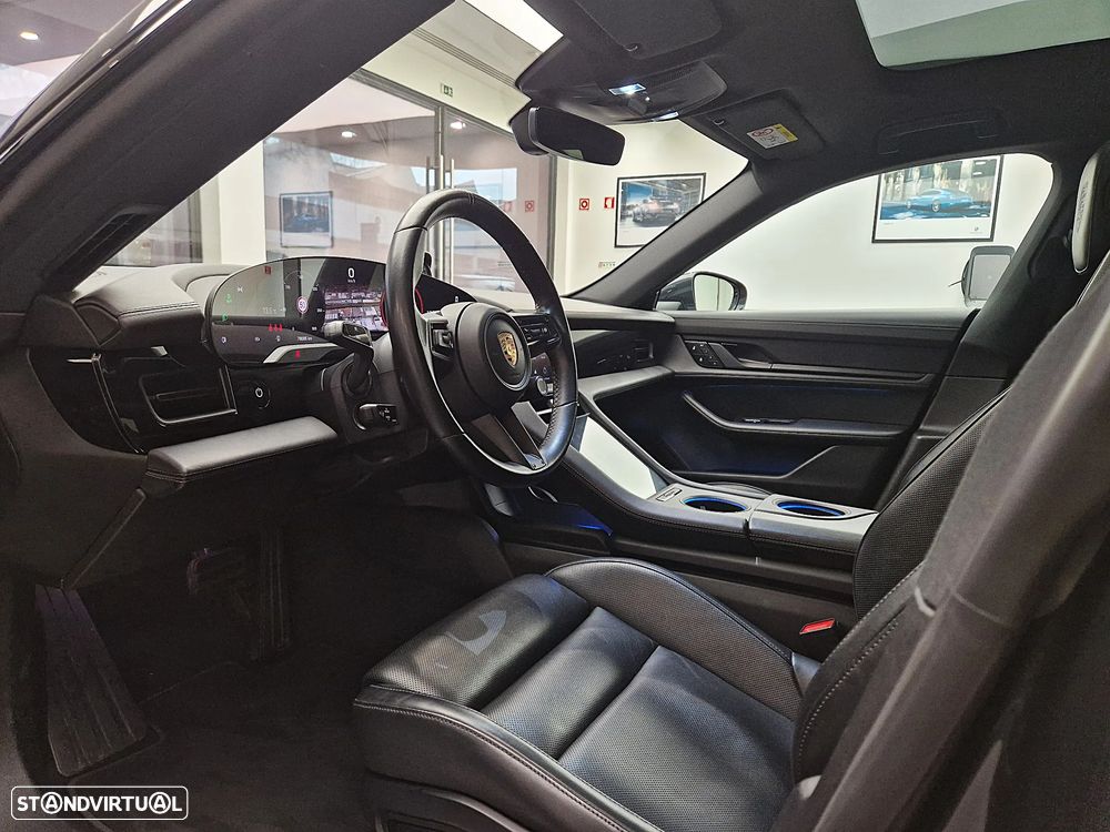 Porsche Taycan Cross Turismo 4S - 13