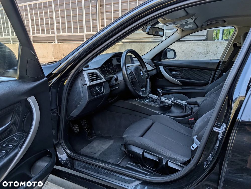 BMW Seria 3 320d Efficient Dynamics EU6 - 16
