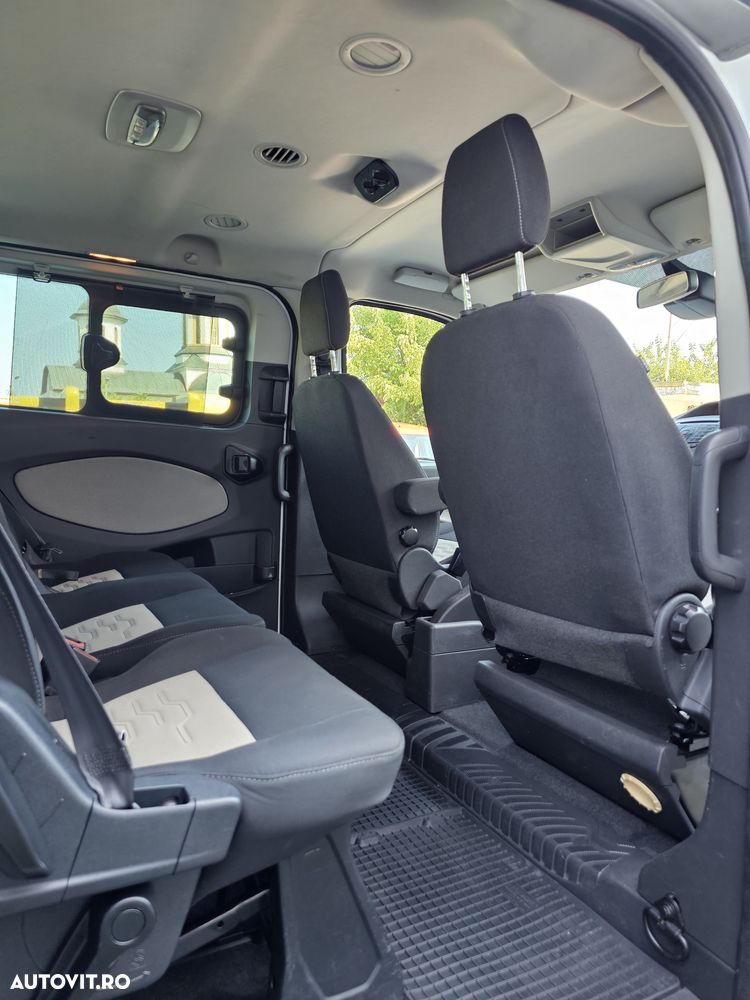 Ford Tourneo Custom - 19