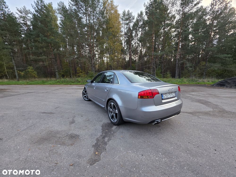 Audi A4 Limousine - 4