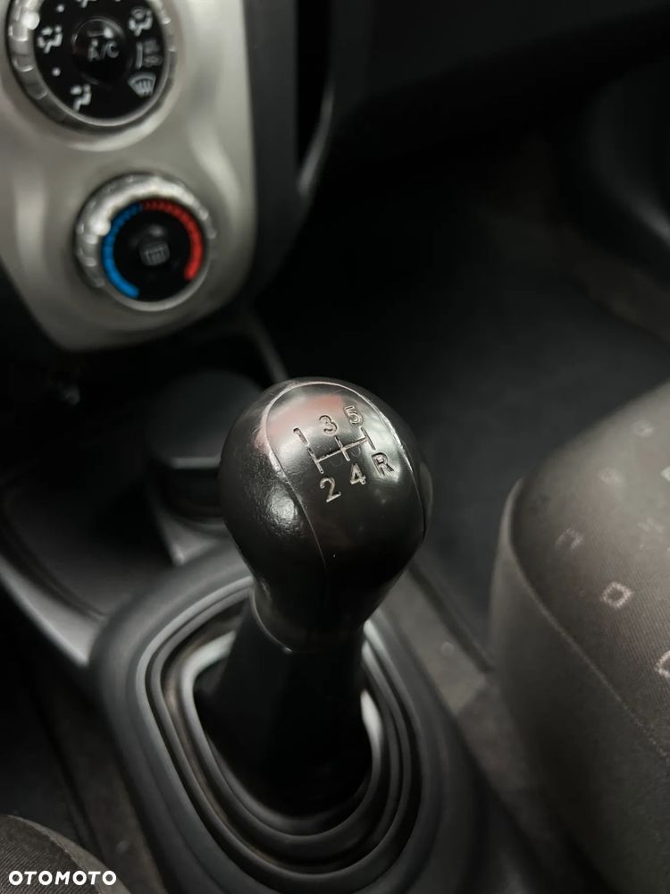 Toyota Yaris - 25
