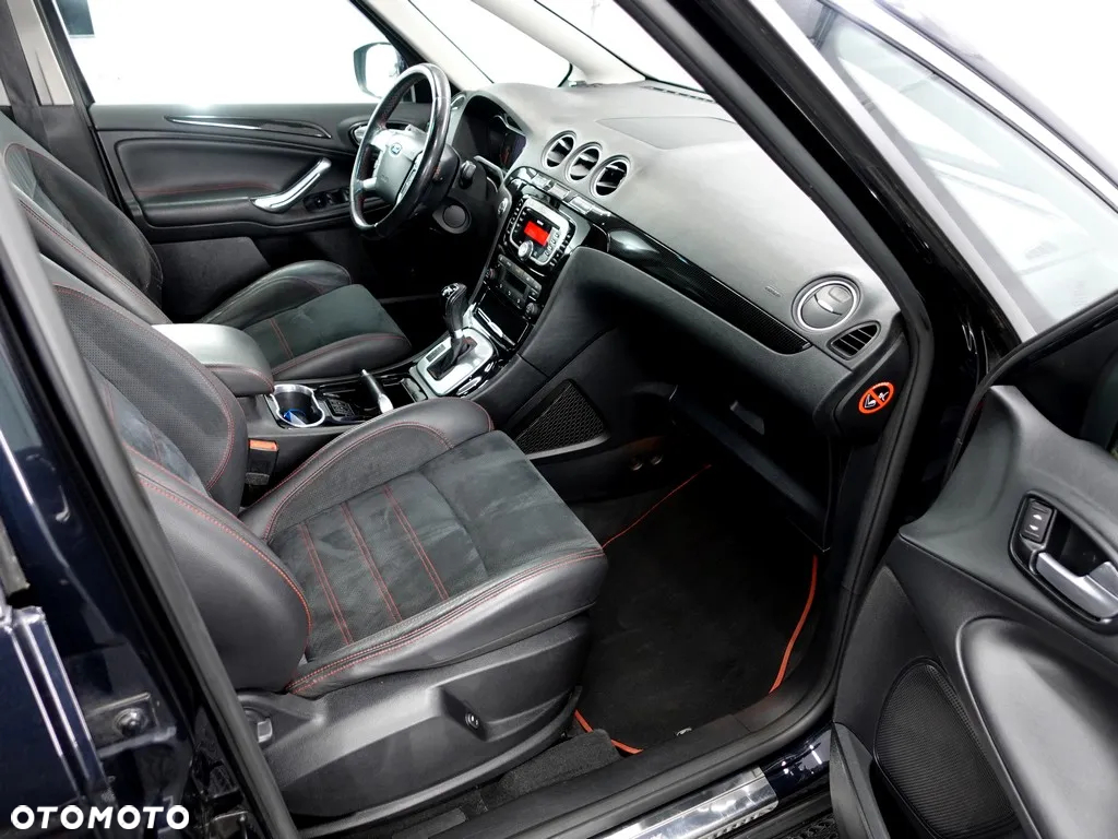 Ford S-Max - 11