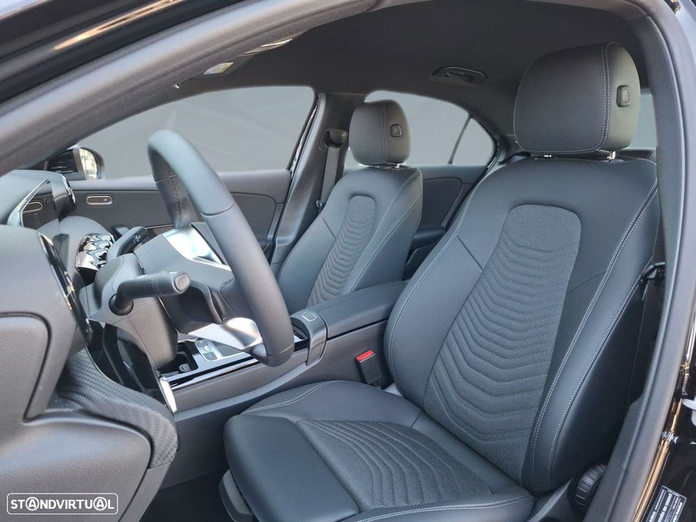 Mercedes-Benz a-250-limousine e - 11