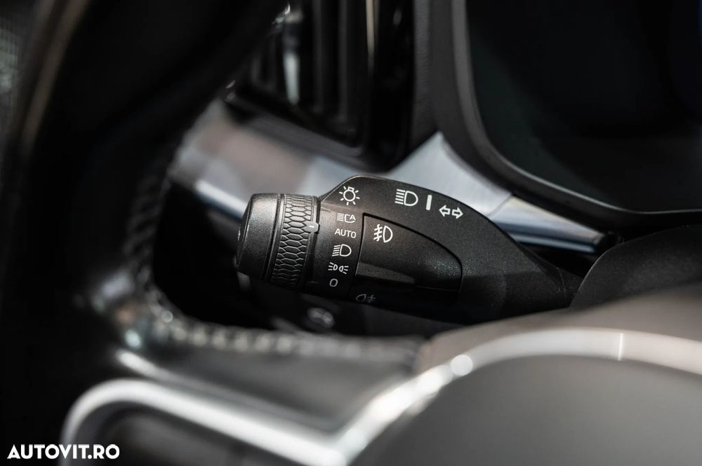 Volvo XC 60 B4 D AWD Geartronic Momentum - 23