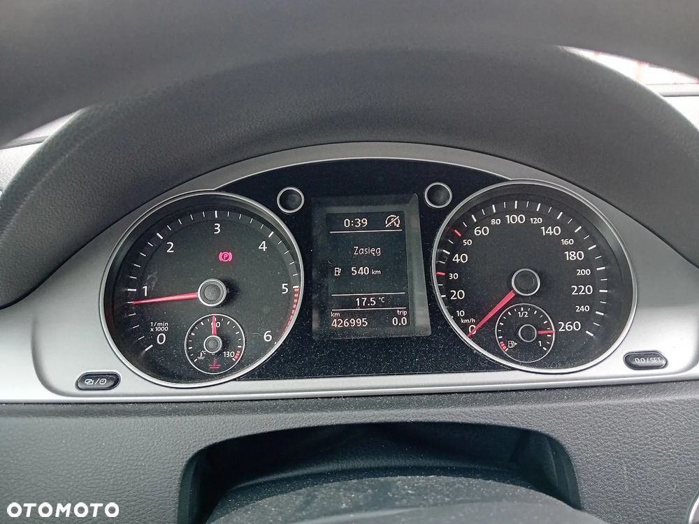 Volkswagen Passat 2.0 TDI Trendline DSG - 12