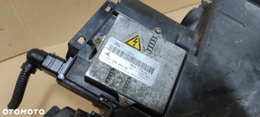 LAMPA LEWA PRZEDNIA AUDI A3 8P ,,1'' XENON  USZKODZONY 1 UCHWYT WYSYŁKA !!! - 8