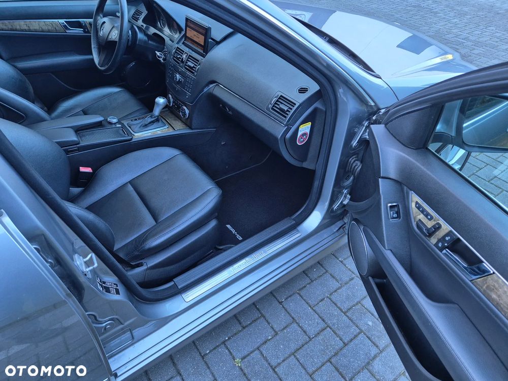 Mercedes-Benz Klasa C 320 T CDI DPF 4Matic 7G-TRONIC Avantgarde - 14