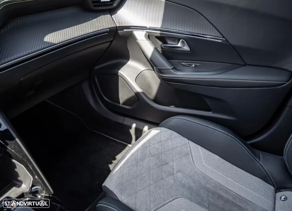 Peugeot e-2008 50 kWh GT - 13
