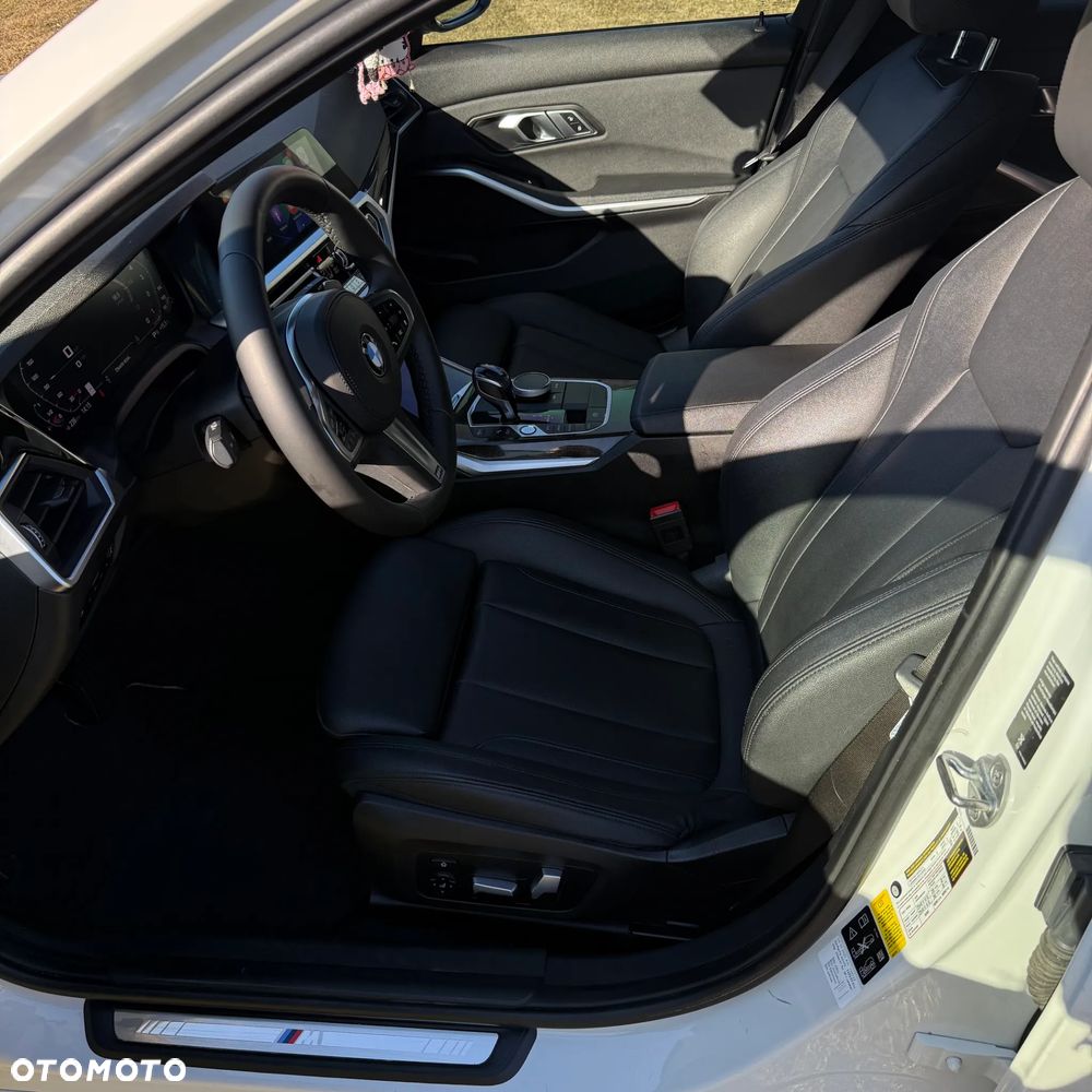 BMW Seria 3 330i xDrive M Sport - 32