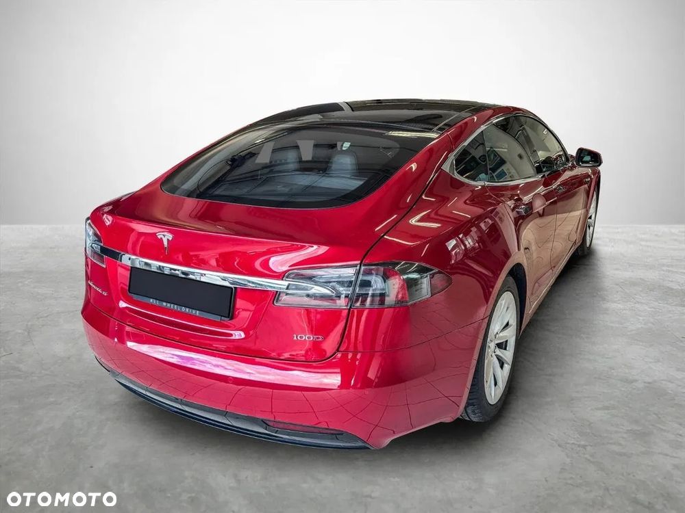Tesla Model S - 5
