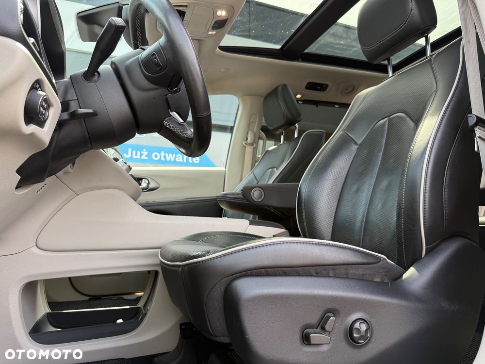 Chrysler Pacifica - 31
