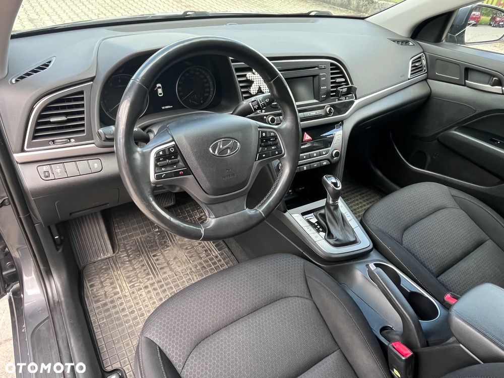 Hyundai Elantra 1.6 Style - 16