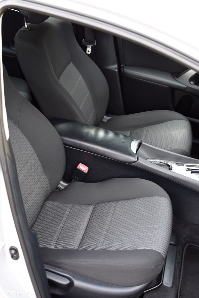 Toyota Avensis - 31
