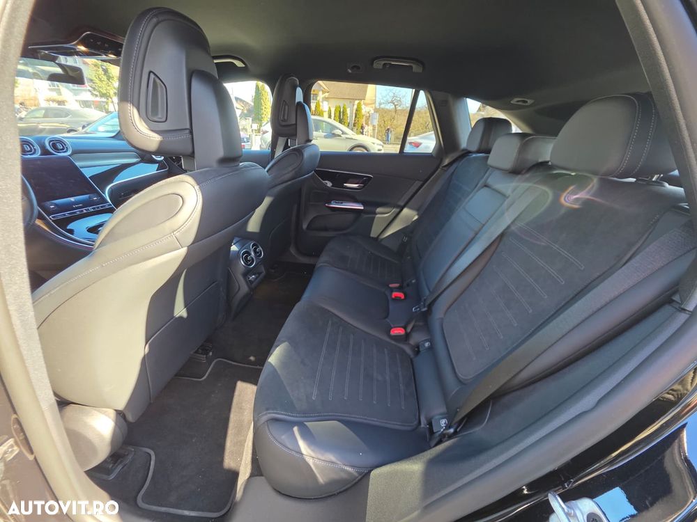 Mercedes-Benz GLC 300 4Matic 9G-TRONIC AMG Line Advanced - 28