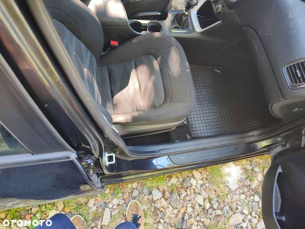 Kia Ceed - 9
