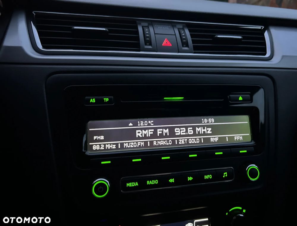 Skoda RAPID Spb 1.6 TDI DPF Style Plus - 19